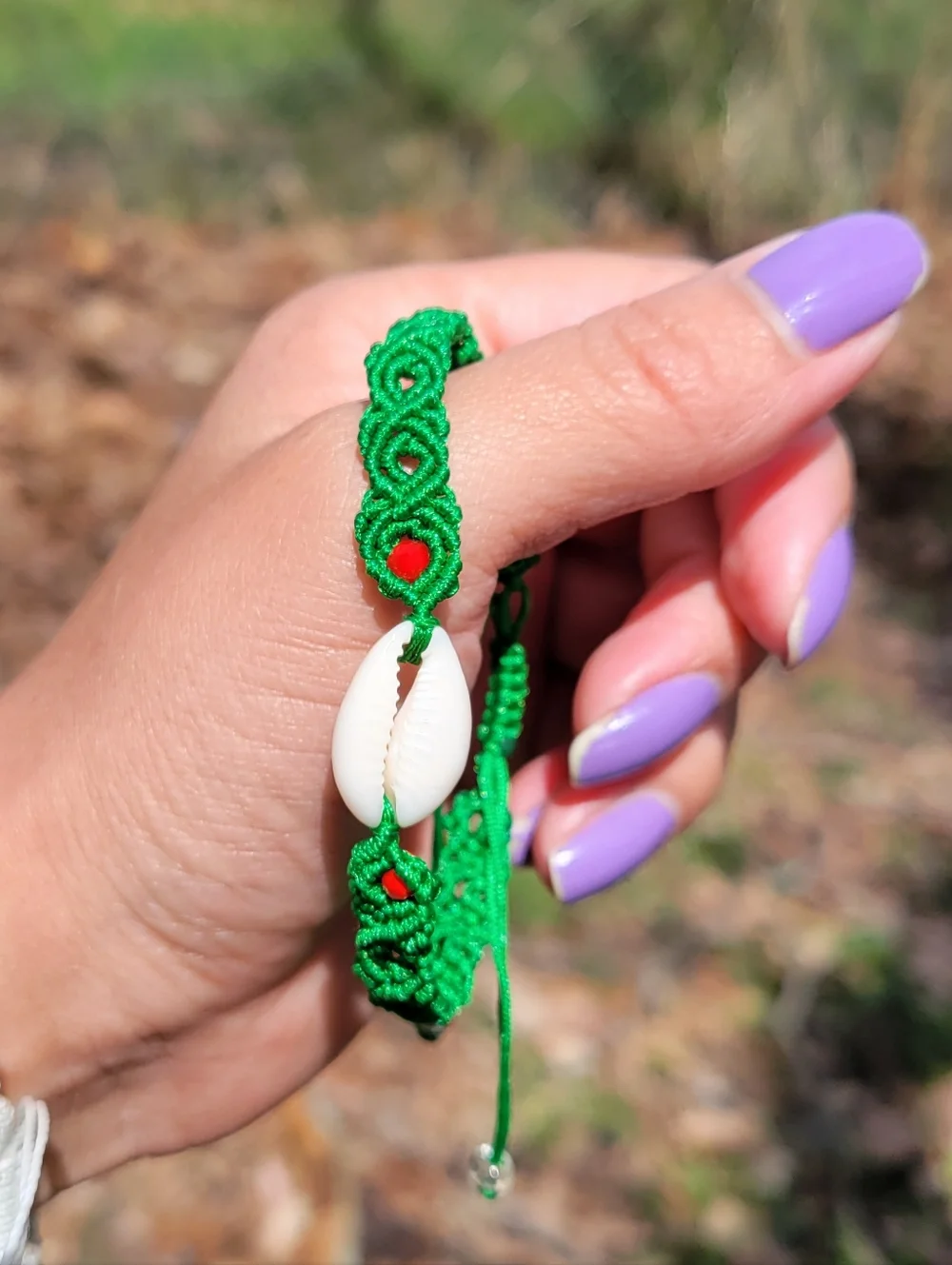 Green Macramé Shell Bracelet - Handmade Beach Jewelry - Picture 2 of 3